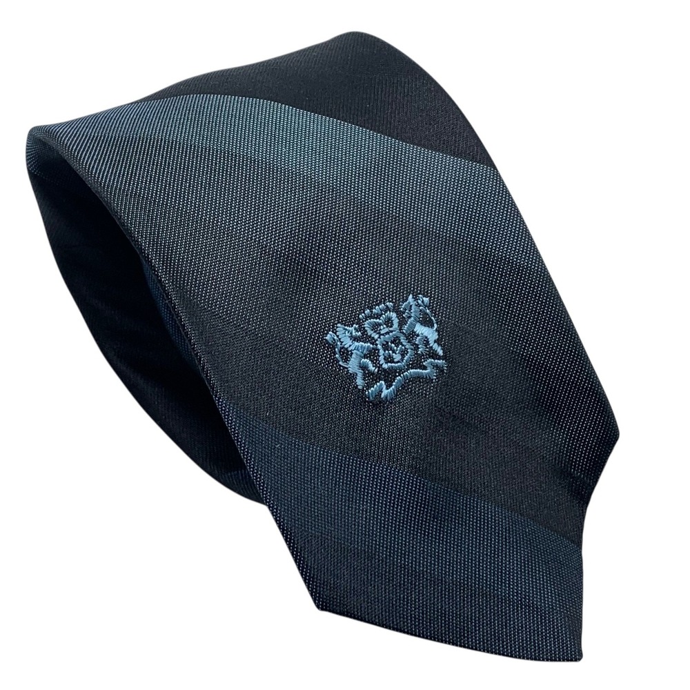 Howard Cohn by Damon Mens Silk Necktie Blue/Black Striped Embroidered Crest Logo